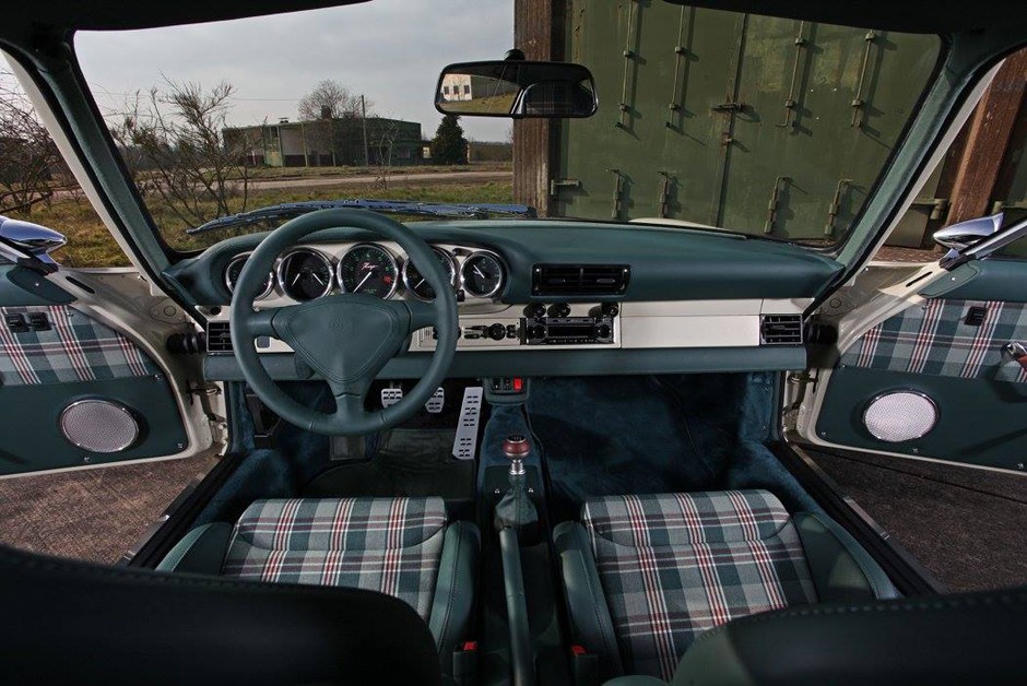 Interior do Porsche 911 (1972) by Kaege