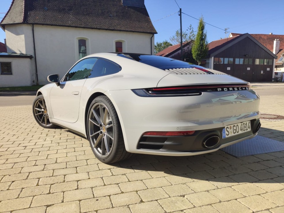 Porsche 911 Carrera — Foto: André Paixão/G1