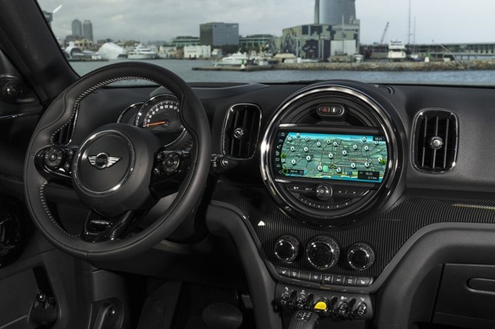 Interior bem acabado é igual ao das versões convencionais (Foto: Divulgação) — Foto: Auto Esporte