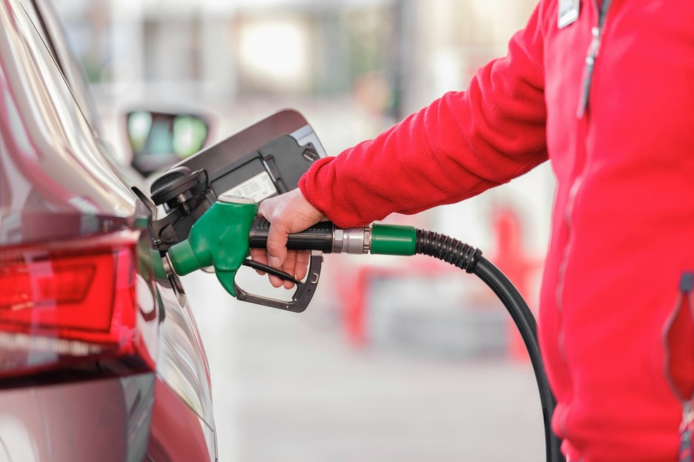 Gasolina comum serve para todos os tipos de frotas e  a mais barata  Foto: Engin Aykurt