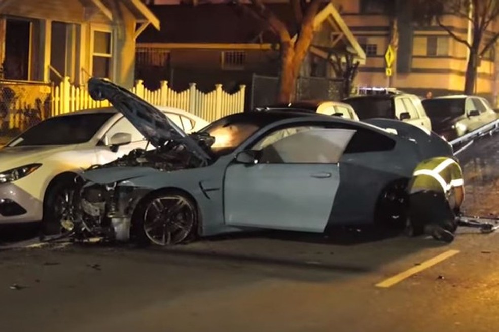 M4 ficou bastante danificado e deve dar PT (Foto: Reprodução Youtube) — Foto: Auto Esporte