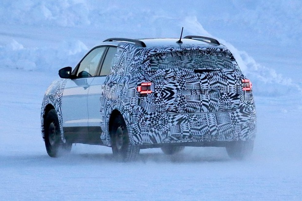 Volkswagen T-Cross é fotogrado em testes na Finlândia (Foto: Automedia) — Foto: Auto Esporte