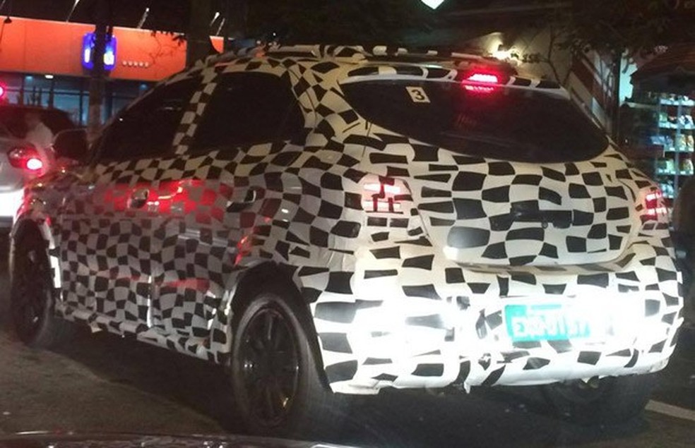 Novo Chevrolet Onix cauflado é flagrado pelo leitor Rodrigo Souza Mendes (Foto: Augusto Piovesan) — Foto: Auto Esporte