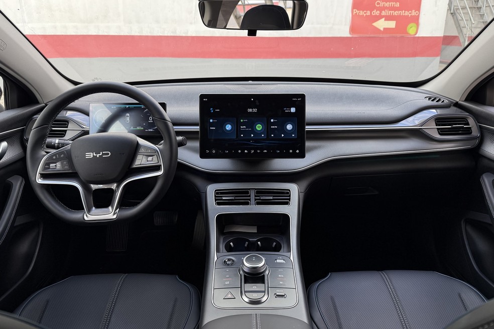 Painel do King mantém a central multimídia giratória de 12,8'' — Foto: Cauê Lira/Auto News Brasil