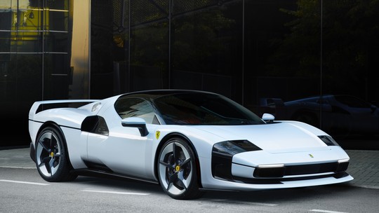 Ferrari SC40 faz homenagem à icônica F40 com visual personalizado e 841 cv