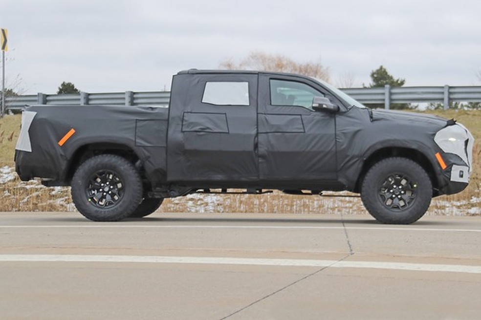 A carroceria terá alterações para deixar a RAM com cara esportiva (Foto: AutoMedia/Auto News Brasil) — Foto: Auto Esporte