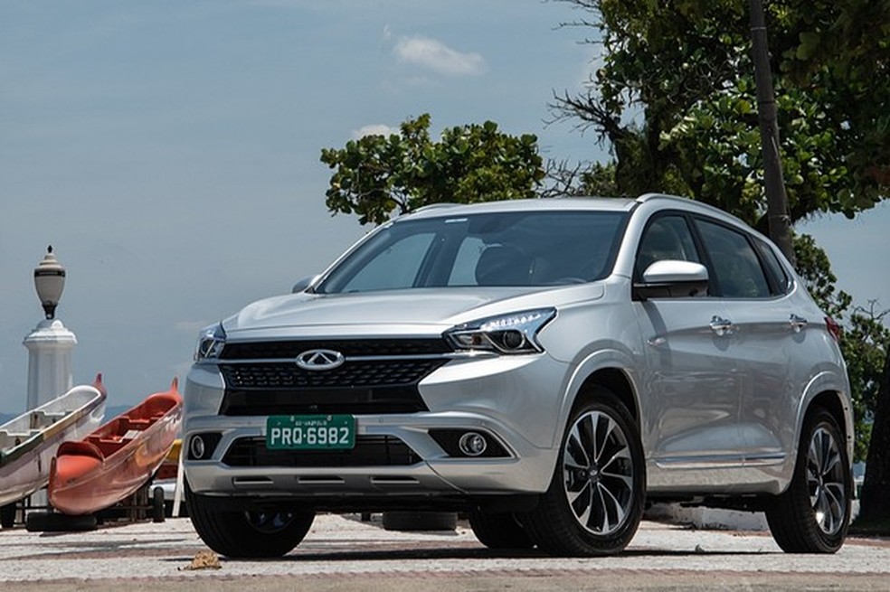 Faróis trazem LEDs diurnos e são unidos por barra cromada (Foto: Divulgação) — Foto: Auto Esporte