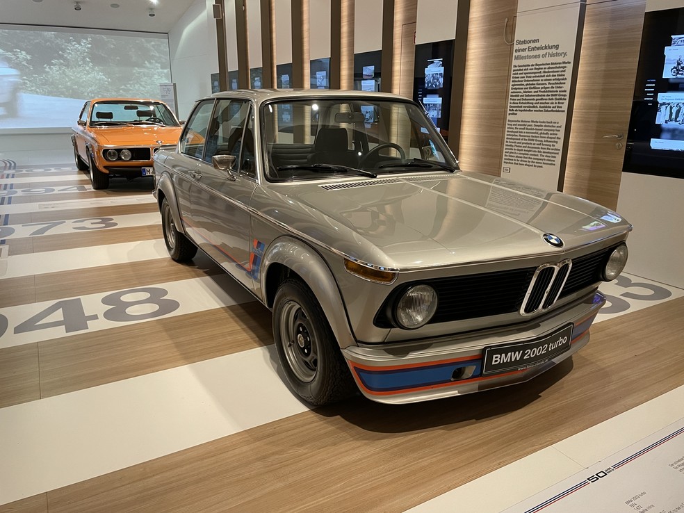 BMW 2002 Turbo antecipou um tipo de engenharia de motor que é utilizado pela marca até hoje — Foto: Cauê Lira/Autoesporte
