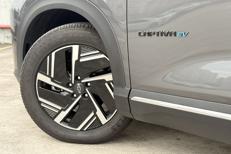 Está claro que o Captiva EV 2026 deveria entregar uma experiência mais "Chevrolet" ao volante — Foto: André Paixão/Autoesporte