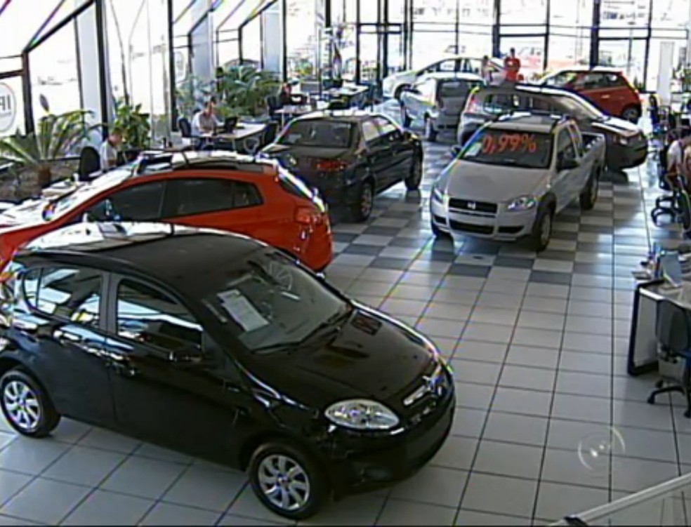Vendas de veículos zero quilômetro cresce em novembro, segundo a Fenabrave — Foto: Reprodução/TV Tem