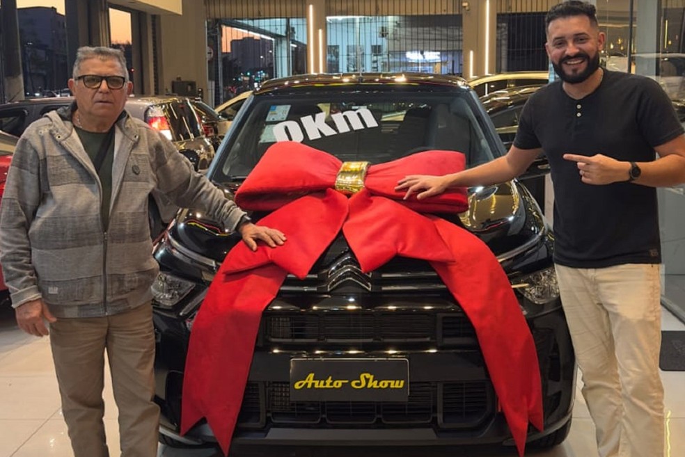 Ronaldo Lopes comprou um Citroën Basalt para trabalhar no Uber Black; três meses depois, app tirou o SUV da categoria — Foto: Acervo pessoal/Auto News Brasil