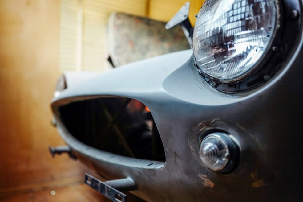 Quase todos os detalhes da Ferrari foram preservados, mas uma restauração será necessária (Foto: Reprodução/Petrolicious) — Foto: Auto Esporte
