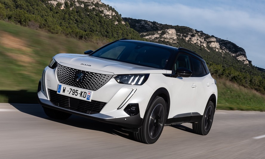 Peugeot 2008 elétrico que roda até 320 km vai estrear no Brasil (com