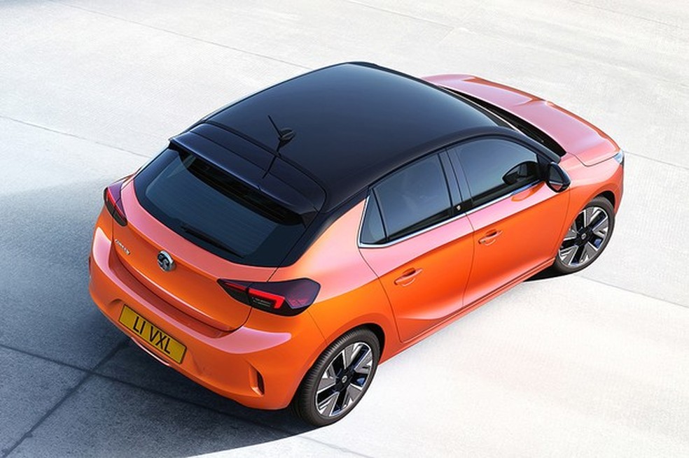 Detalhe do teto mostra que o hatch tem traços de cupê (Foto: Divulgação) — Foto: Auto Esporte
