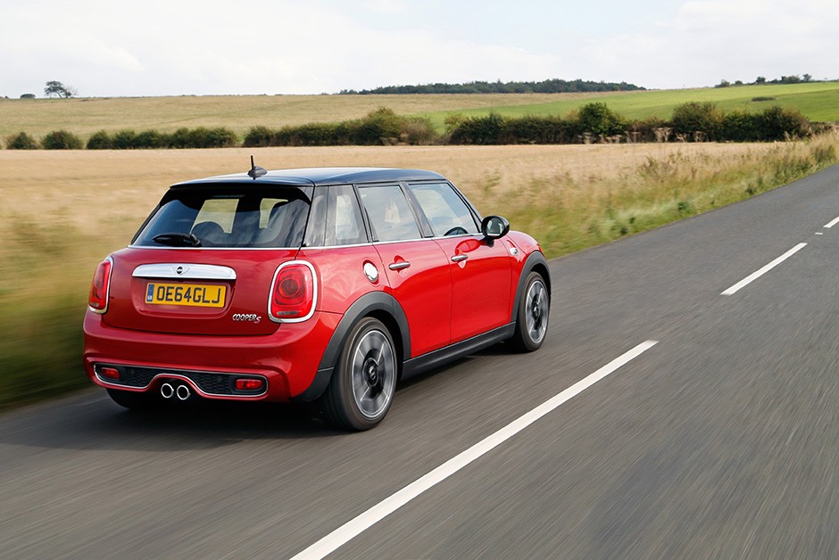 Mini Cooper com cinco portas
