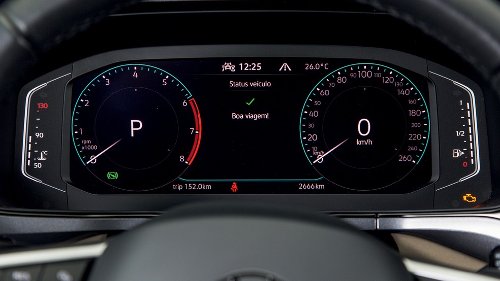 Tela digital é a mesma de outros VW, mas não há GPS nativo para apresentar o mapa no painel — Foto: Renato Durães