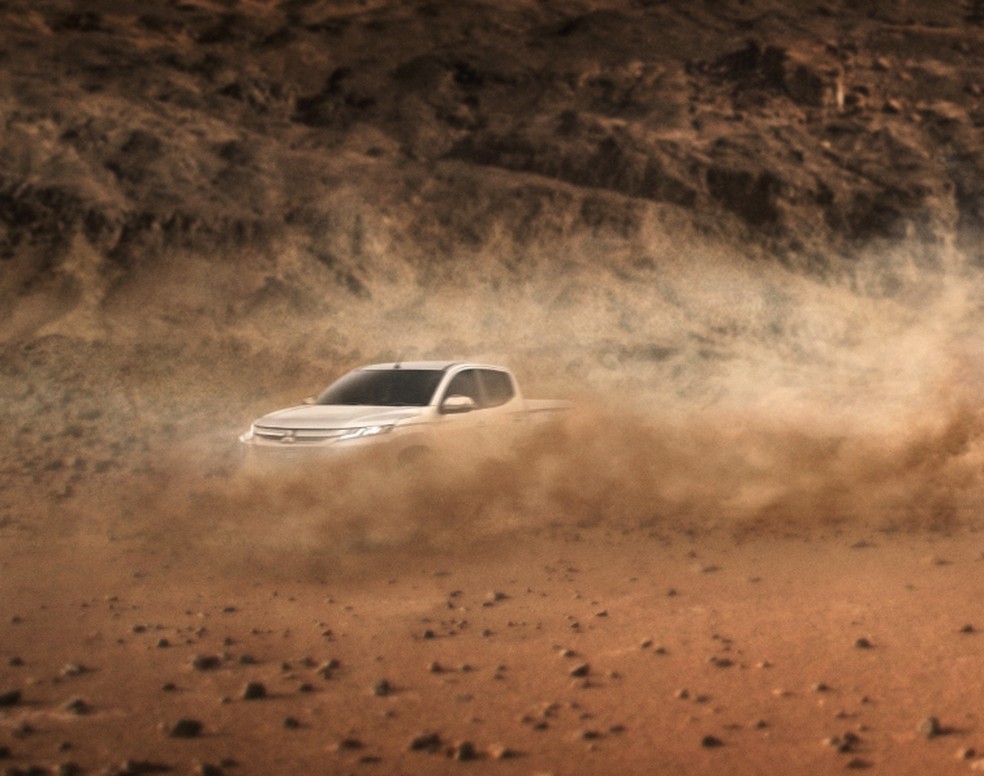 Mitsubishi divulga primeira imagem da nova L200 — Foto: Divulgação