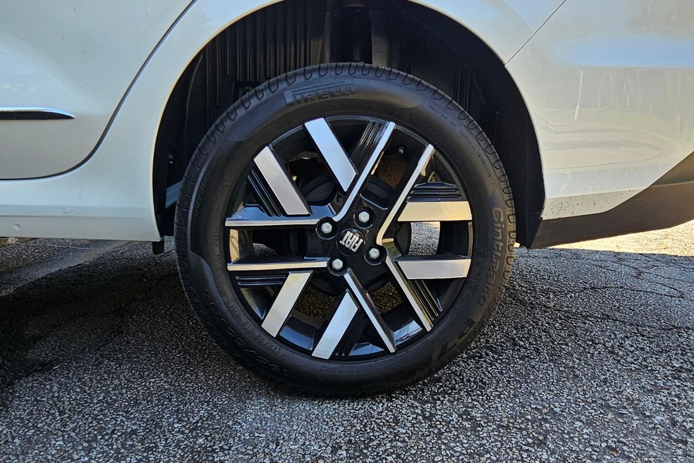 Fiat Cronos Precision 2026 é equipado com rodas de 16 polegadas  — Foto: Lucas Moraes/Auto News Brasil