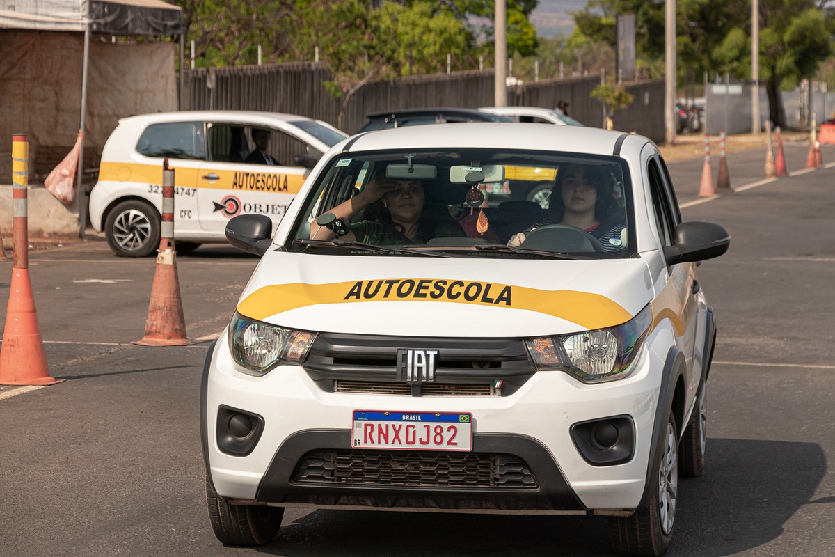 Novas regras da CNH fazem movimento e preços nas autoescolas despencarem