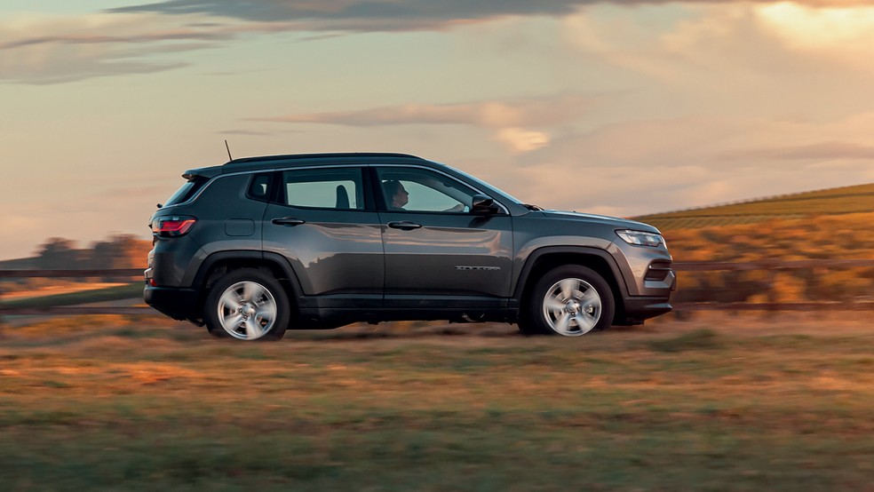 Jeep Compass Sport - Simples, mas nem tanto: Apesar das diferenças, a versão de entrada é bem equipada  — Foto: Leo Sposito