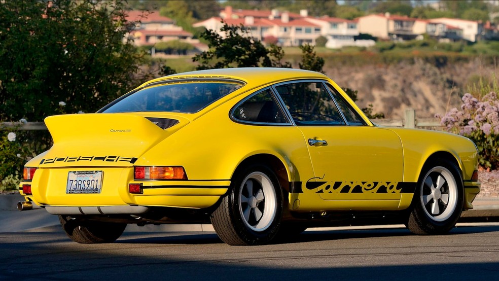 Porsche 911 Carrera RS que pertenceu a Paul Walker teve apenas 1.590 unidades produzidas — Foto: Divulgação