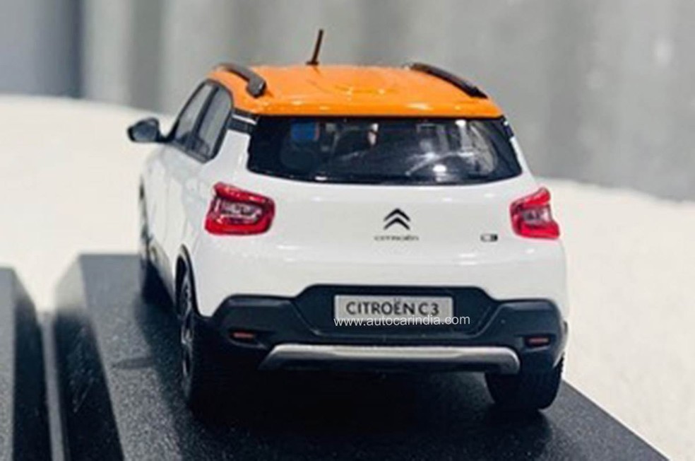 A traseira tem visual mais simples, com lanternas que não invadem o porta-malas — Foto: Reprodução/Autocar India