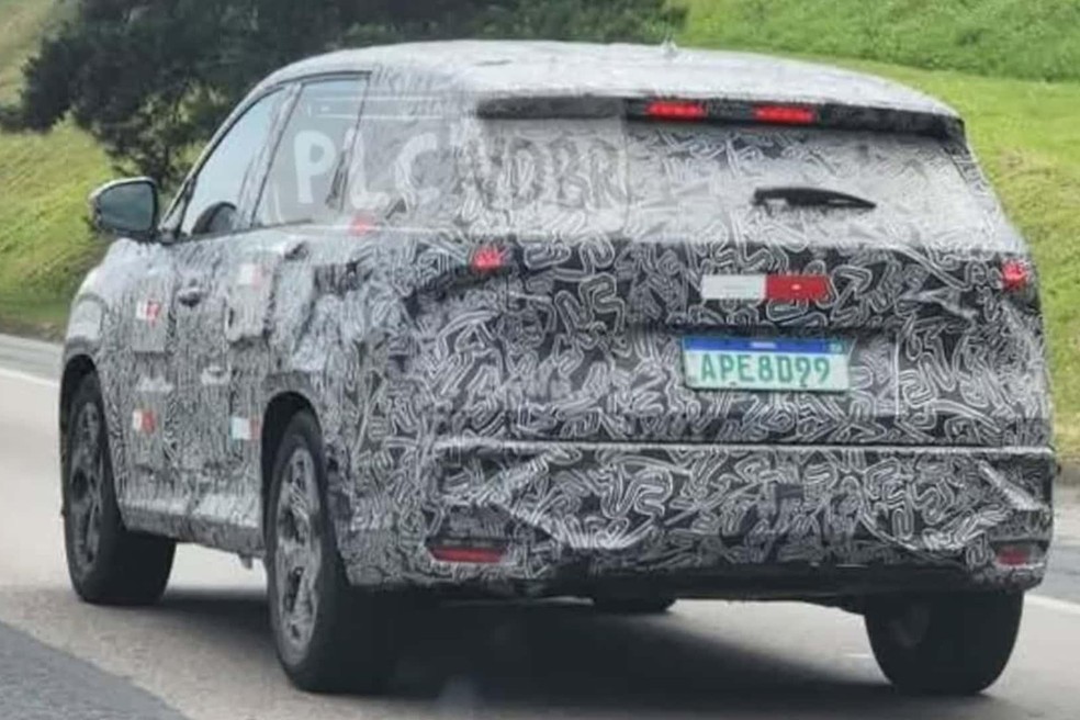Flagra do possível Renault Boreal em testes no Brasil — Foto: Reprodução/Placa Verde