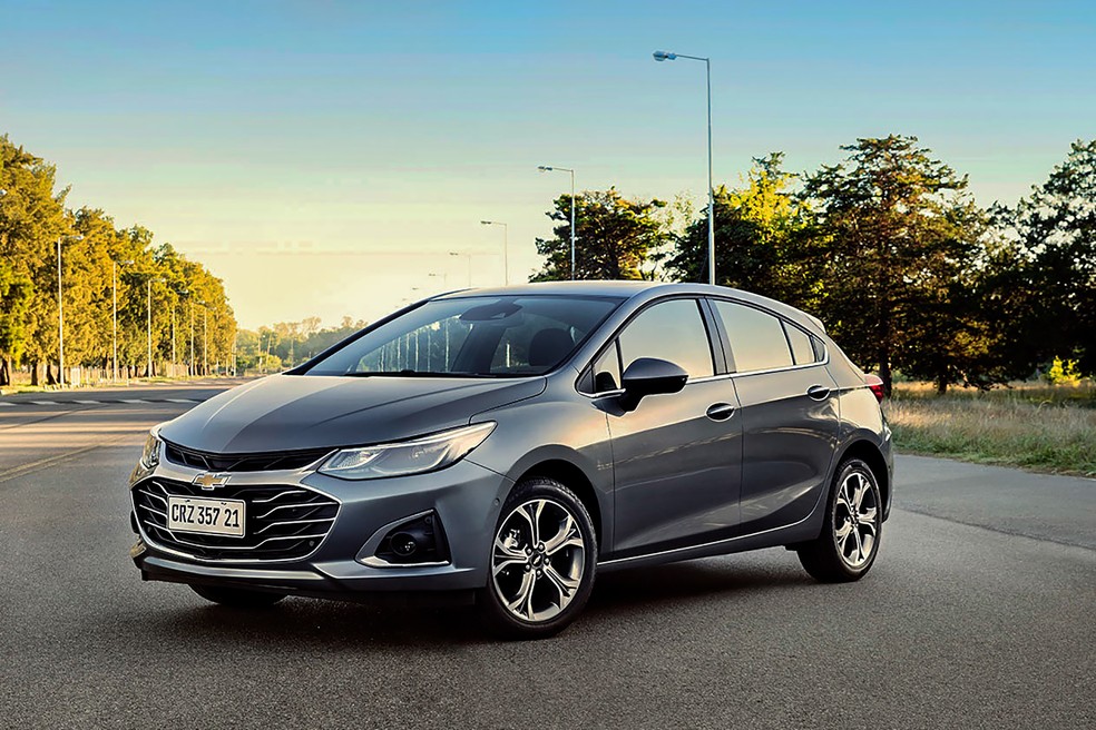 Cruze Sport6 fez o inverso no pacote Premier e adotou o estilo do sedã — Foto: Divulgação