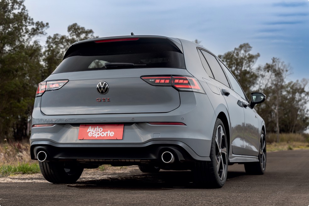 Versão brasileira do Volkswagen Golf GTI é um pouco mais lenta que a configuração vendida na Europa — Foto: Renato Durães/Auto News Brasil