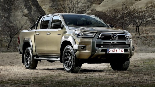 Toyota Hilux híbrida é lançada com sistema 4x4 inédito