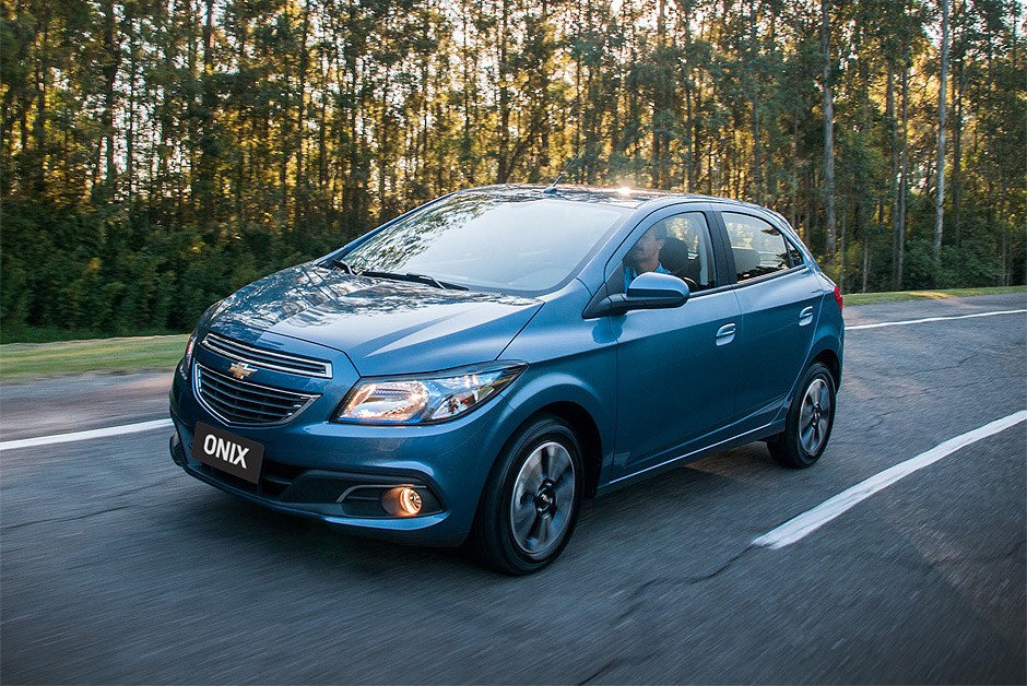 Chevrolet Onix LTZ automático (<a href="http://revistaautoesporte.autonewsbrasil.webbfinanceiro.com/Noticias/chevrolet/onix/noticia/2013/07/chevrolet-lanca-onix-e-prisma-com-cambio-automatico.html">saiba mais</a>)