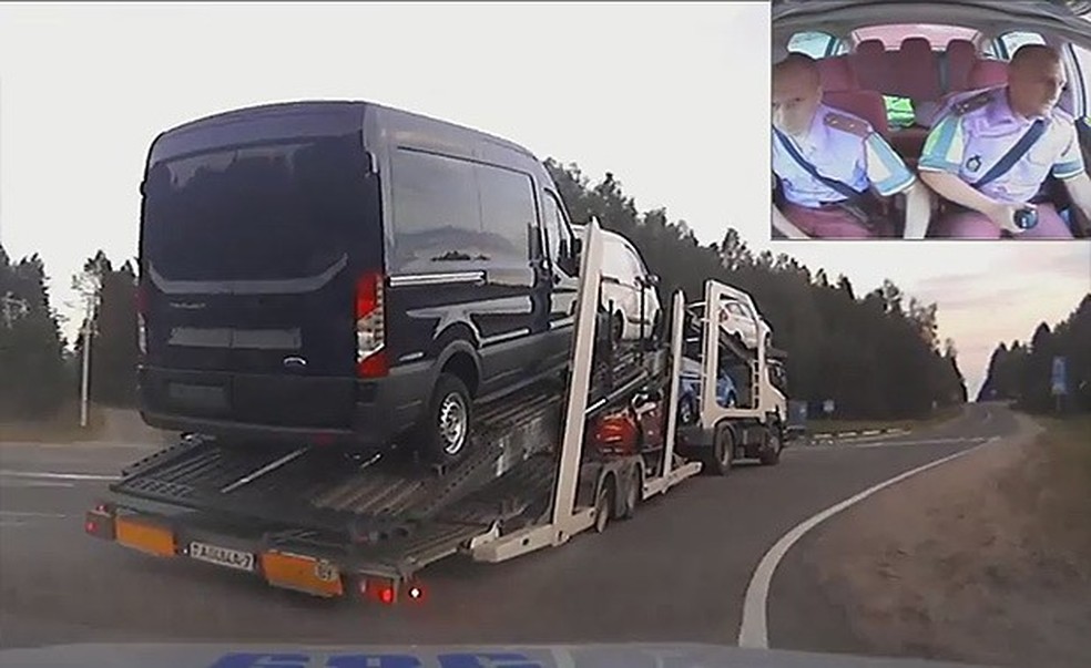 Caminhão-cegonha é perseguido por polícia na Rússia (Foto: Reprodução) — Foto: Auto Esporte