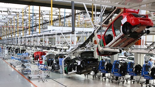Volkswagen suspende contratos de 800 funcionários e interrompe produção em Taubaté (SP)