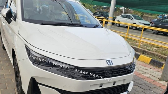 Flagra: novo Honda City surge sem disfarces e revela inspiração no Prelude