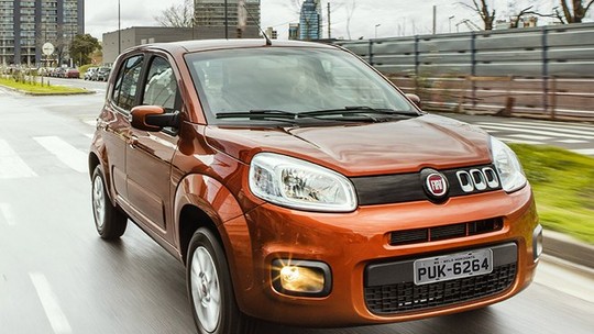 Fiat Uno Evolution encara o teste do start-stop