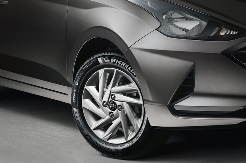 Os modelos 1.0 aspirados e 1.6 Vision receberam os faróis escurecidos do HB20X (Foto: Divulgação) — Foto: Auto Esporte