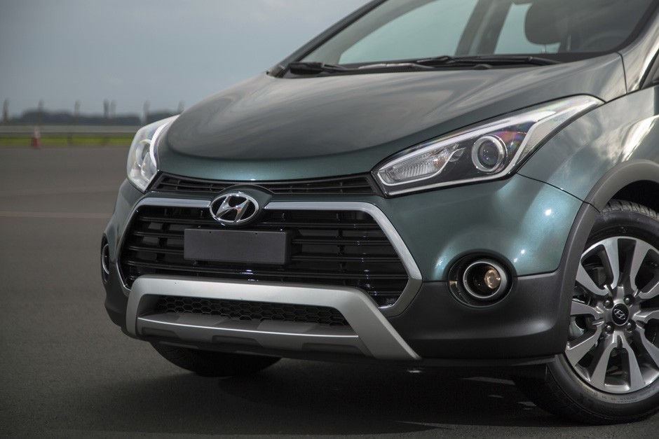 Detalhe da dianteira do Hyundai HB20X 2016