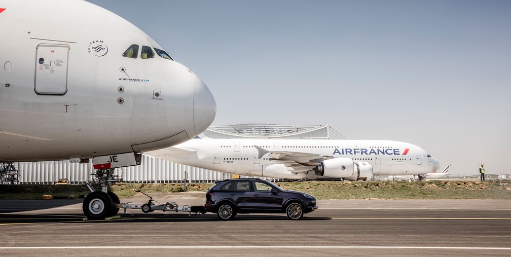 Porsche Cayenne conseguiu a façanha sem nenhuma modificação — Foto: Divulgação