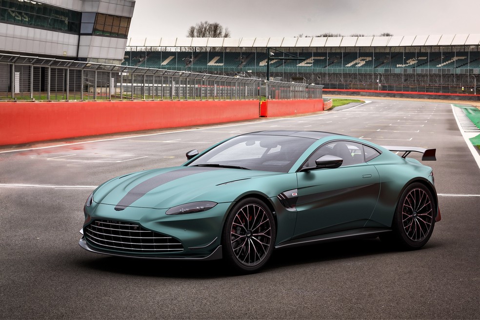 Aston Martin Vantage F1 é uma edição especial inspirada na categoria mais famosa do automobilismo mundial — Foto: Divulgação