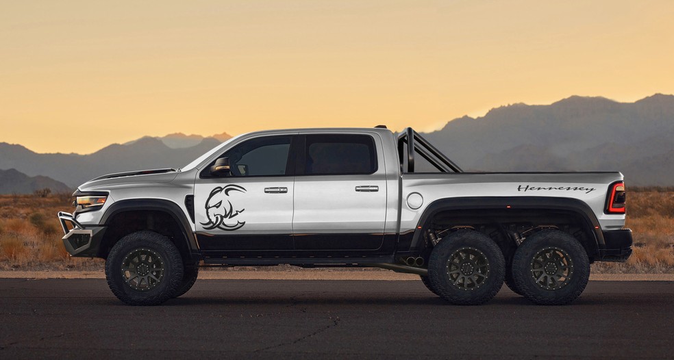 A Hennessey também tem uma versão de seis rodas da RAM 1500 — Foto: Divulgação