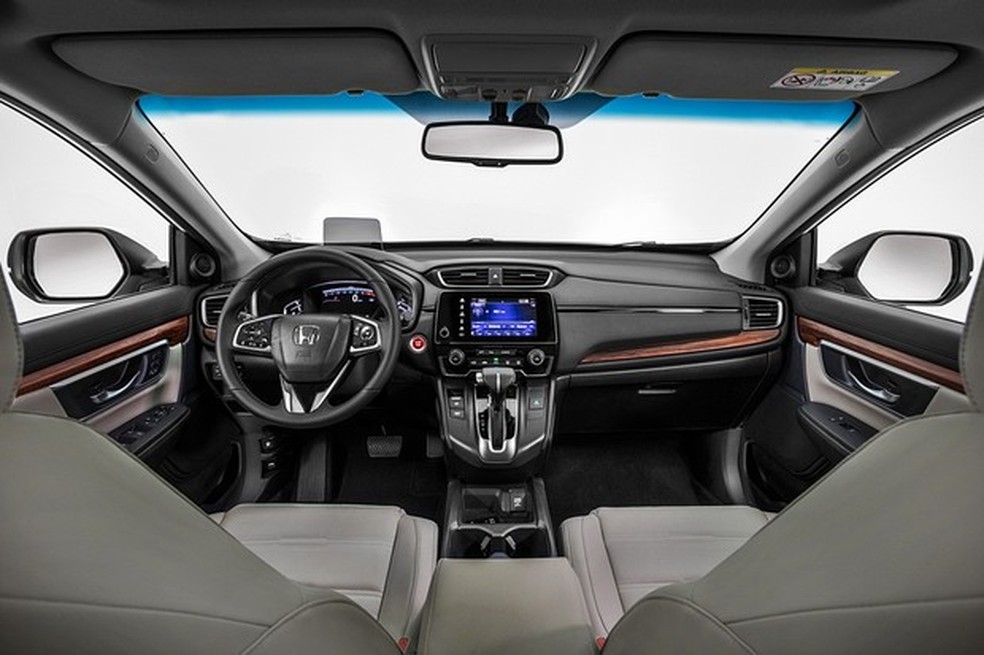 Painel é bem acabado e usa molduras que imitam madeira (Foto: Divulgação) — Foto: Auto Esporte