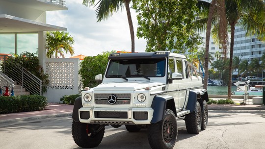 Mercedes G 63 tem seis rodas e muito luxo, mas quase ninguém quer