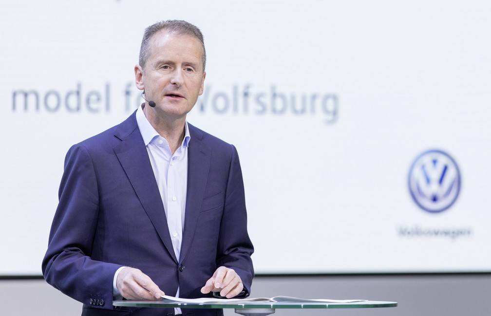 Herbert Diess diz que Volkswagen pode superar qualquer coisa que a Tesla faz — Foto: Divulgação