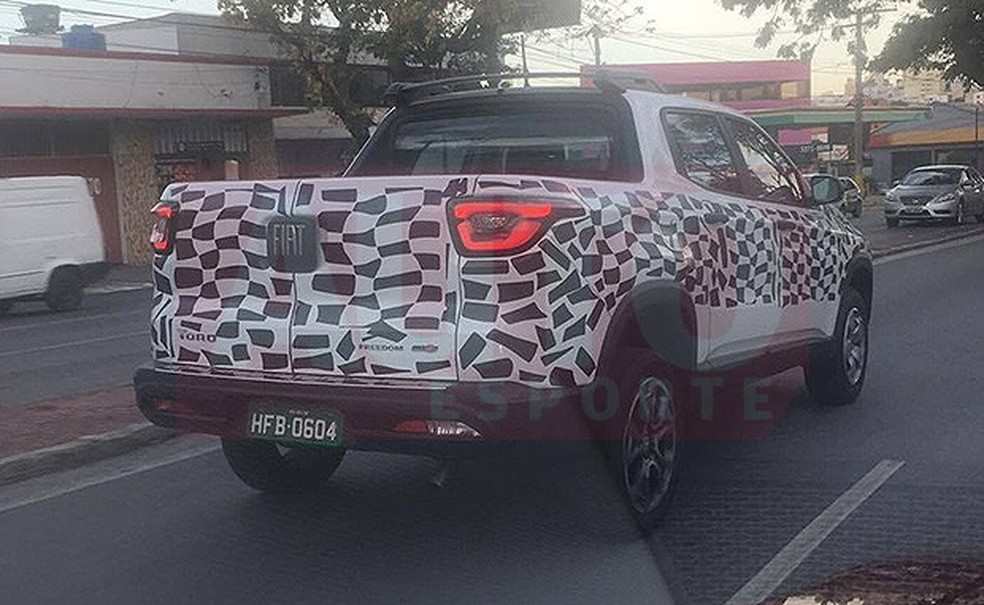 Fiat Toro com novo motor flagrada em testes (Foto: Nicelmar Ferreira/Auto News Brasil) — Foto: Auto Esporte