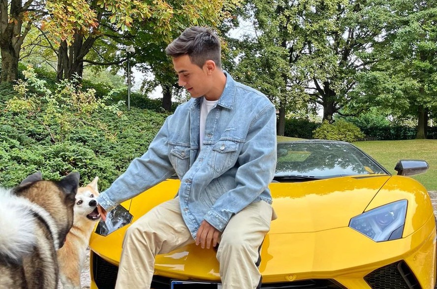 Dybala com Lamborghini Aventador S Roadster