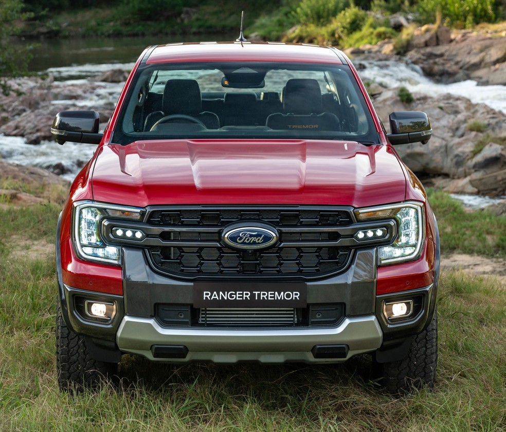 Ford Ranger Tremor vendida na Europa tem detalhes como grade cinza e detalhes escurecidos — Foto: Divulgação