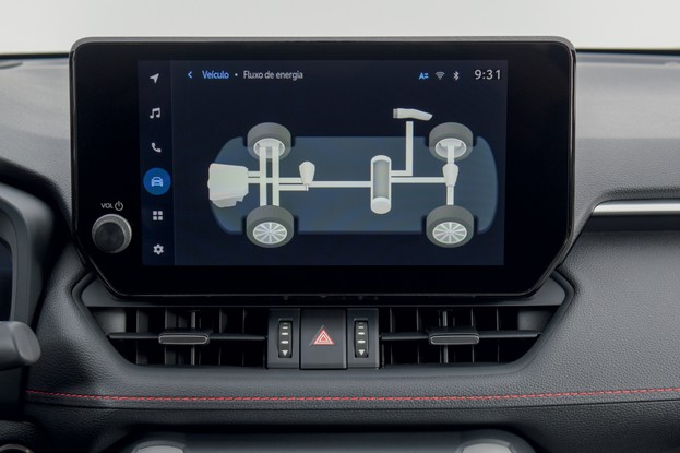 Toyota RAV4 PHEV - central multimídia - Gráficos da central multimídia de 10,25" não empolgam, mas é possível conferir o funcionamento do conjunto híbrido plug-in em tempo real