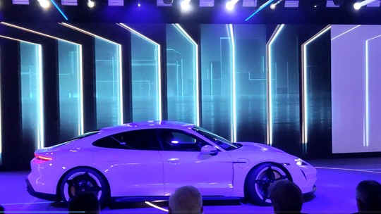 Porsche Taycan ganha versão menos potente, mas com a maior autonomia da linha