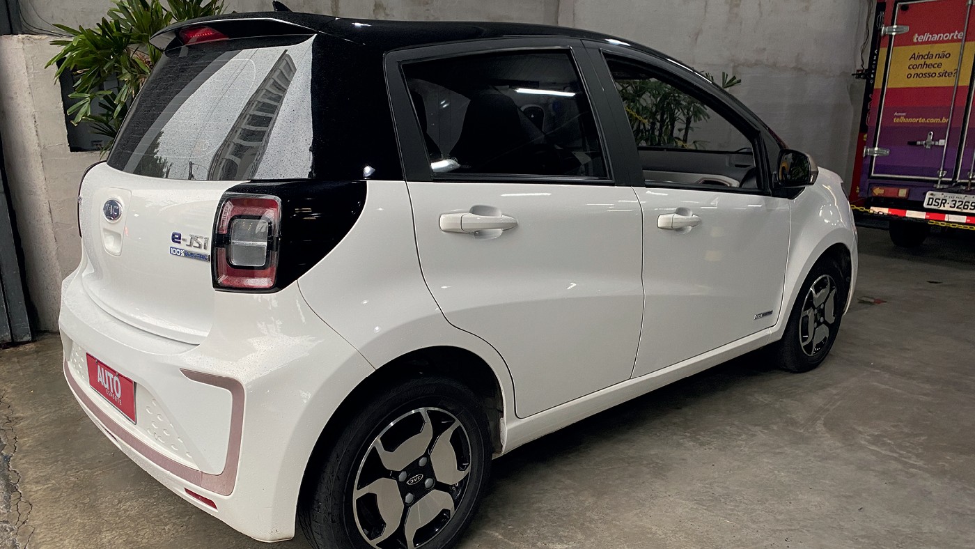 Carro elétrico usado com 120 mil km está inteiro? Fomos conferir