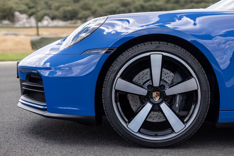 Novo Porsche 911 Carrera entra em pré-venda mais potente; veja preços